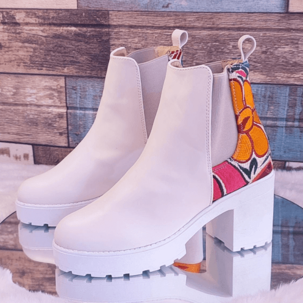 White Boots for Woman with Embroidery